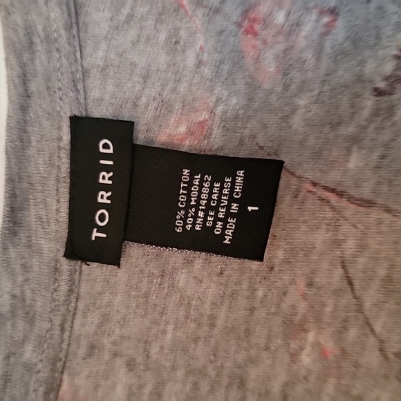 Torrid gray top size 1 - Picture 4 of 4